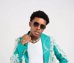 Small Doctor warns Nigerians about mini-bus conductors